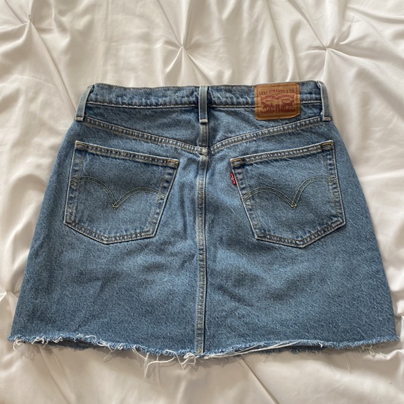 Levi’s denim Jean Skirt size 29 - Picture 2 of 4